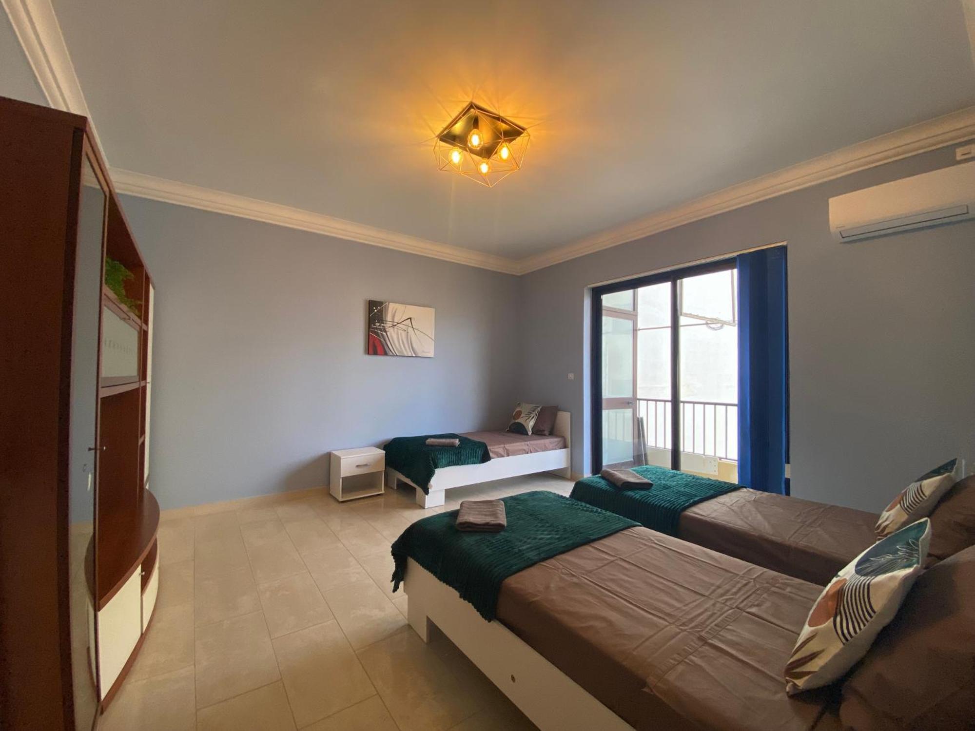 Seafront Harbour Haven - Steps To Ferry, Shops And Beaches Sliema Exterior photo